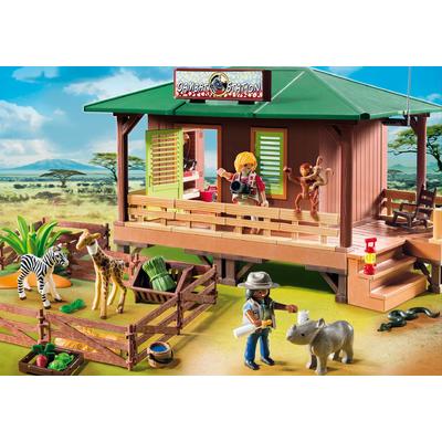 Jucarie PLAYMOBIL Ranger Station with Animal Area