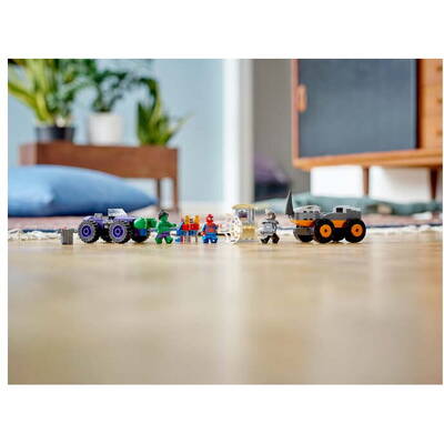 LEGO Marvel Super Heroes Hulk vs. Rhino Confruntarea cu camioane 10782