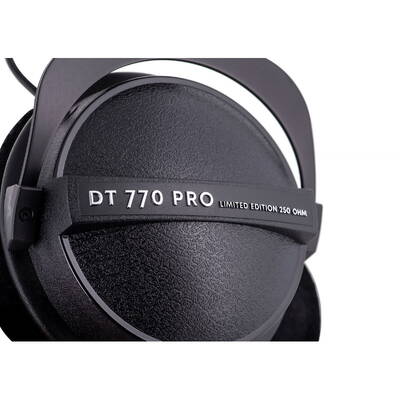 Casti Over-Head beyerdynamic DT 770 PRO 250 OHM Black Limited Edition -