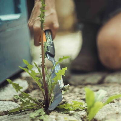 Cutit pentru curatat dale si rosturi Fiskars Xact, lungime 33.8 cm